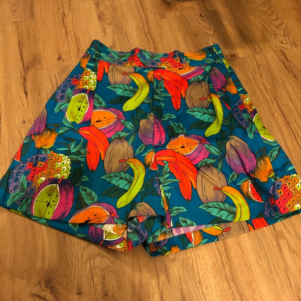 Vintage Highwaisted Fruit Shorts